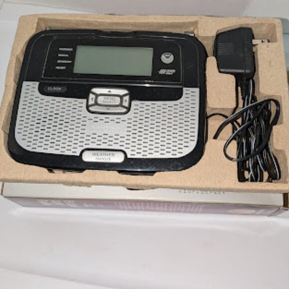 Radio Shack Hazzard Alert Radio - Picture 1 of 5